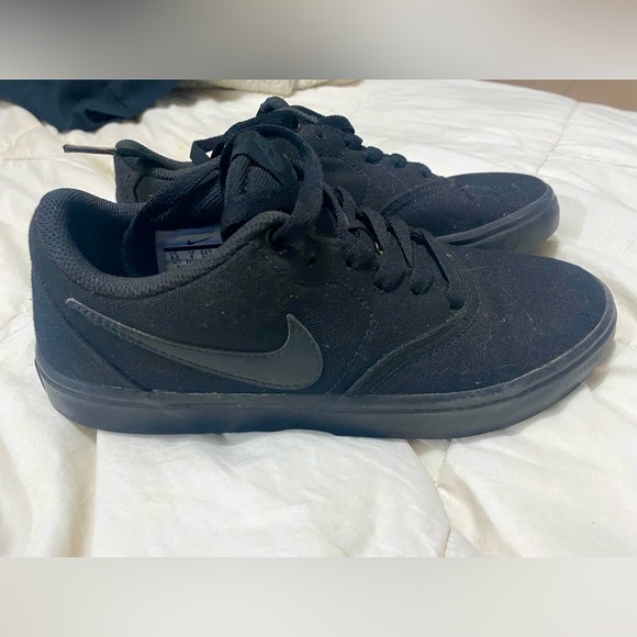 Nike Shoes - Picture 1 of 1